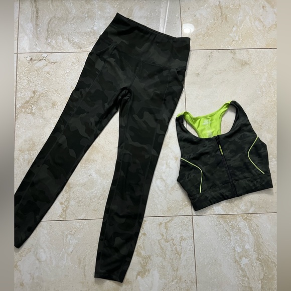 Cute camo workout set (top size small,  bottom xs) - Picture 2 of 14